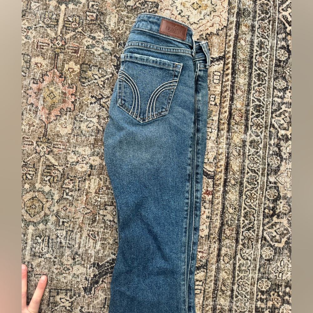 Hollister Women's Classic Blue Skinny Jeans - Picture 3 of 3